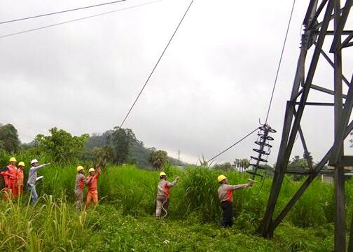 Вьетнамская электросетевая компания Ha Giang Power Company протестирует инновационные устройства молниезащиты «Стример» Вьетнамская электросетевая компания Ha Giang Power Company протестирует инновационные устройства молниезащиты «Стример»