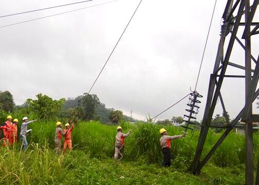 Вьетнамская электросетевая компания Ha Giang Power Company протестирует инновационные устройства молниезащиты «Стример»