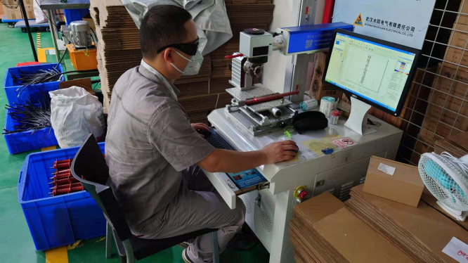 Первая партия разрядника, разработанного для поставки на объекты SGCC была отправлена для проведения опытной эксплуатации в провинции Гуанси (Guangxi) Первая партия разрядника, разработанного для поставки на объекты SGCC была отправлена для проведения опытной эксплуатации в провинции Гуанси (Guangxi)